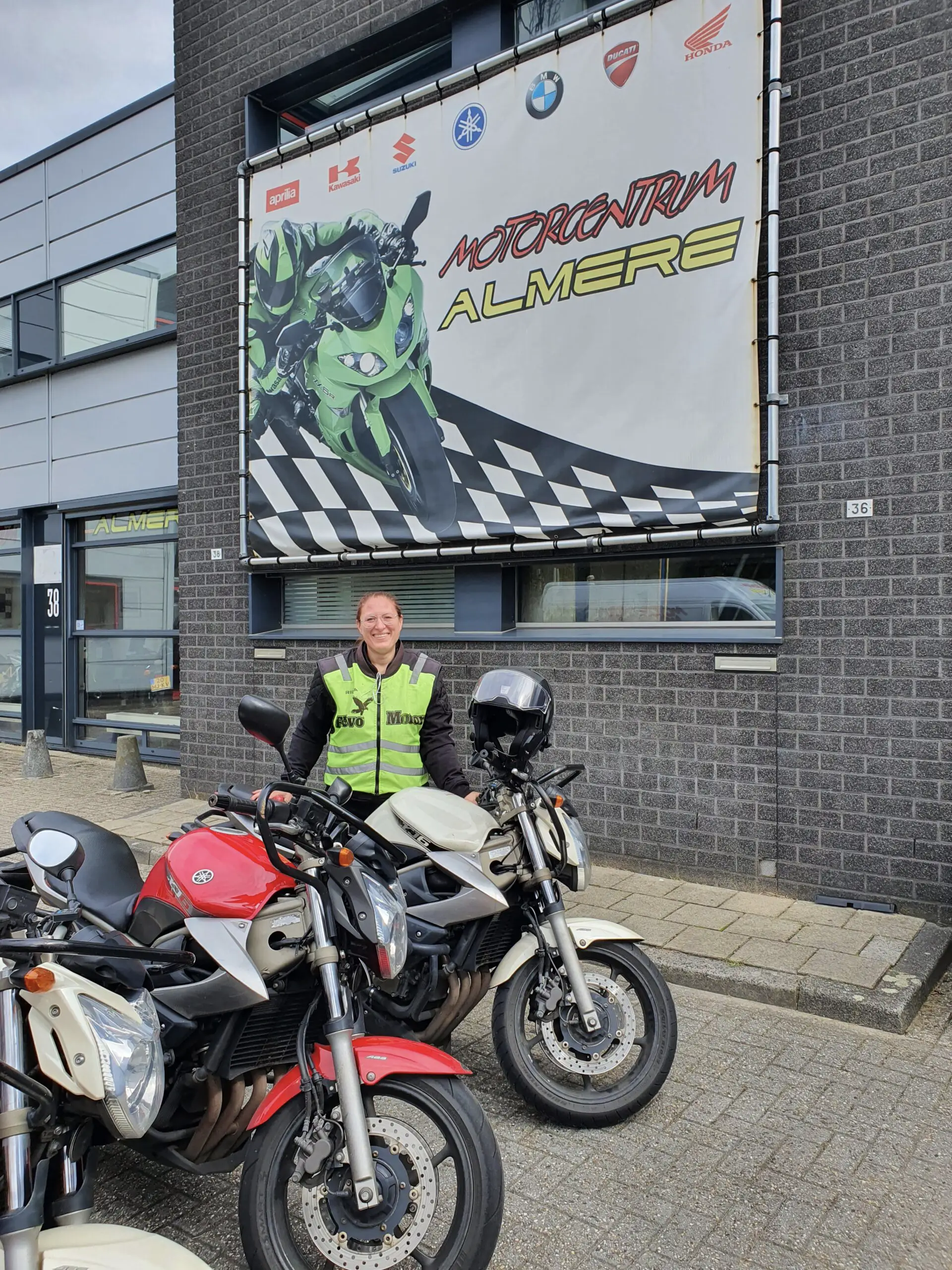 Rebecca op de motor