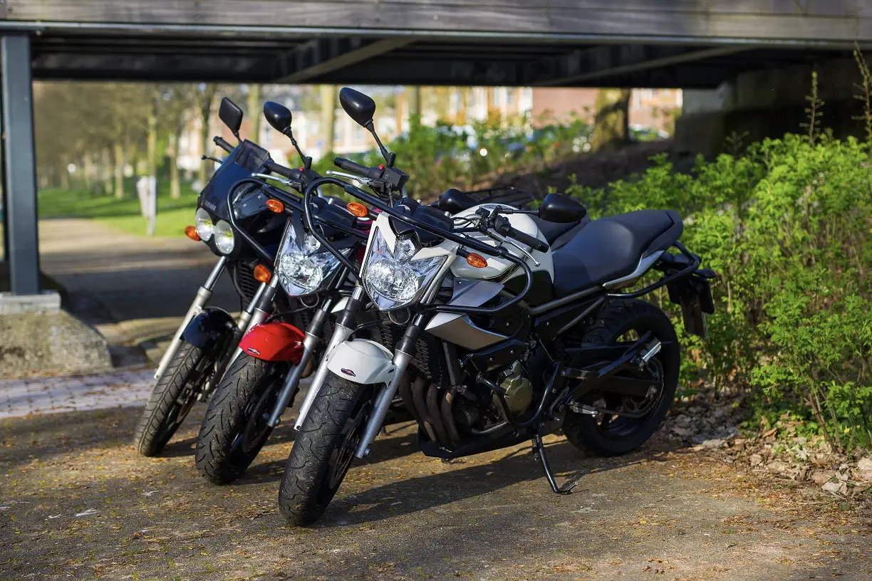 Kawasaki Z125 ABS lesmotor bij FlevoMotor
